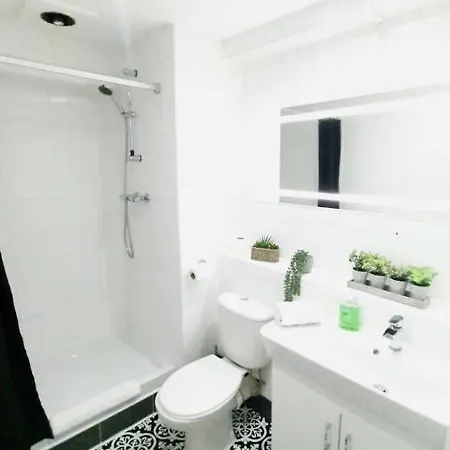 Stylish Centre Apart W/balcony Apartamento