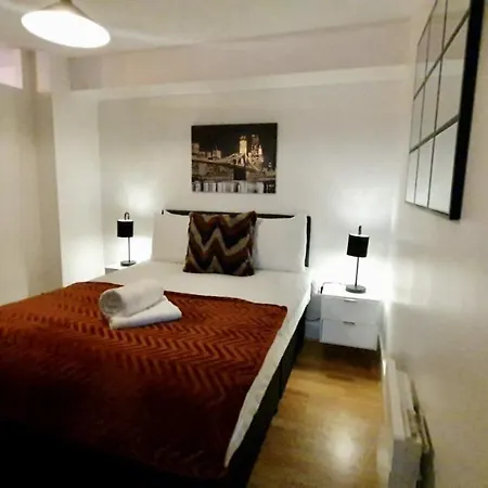 Stylish Centre Apart W/balcony Apartamento